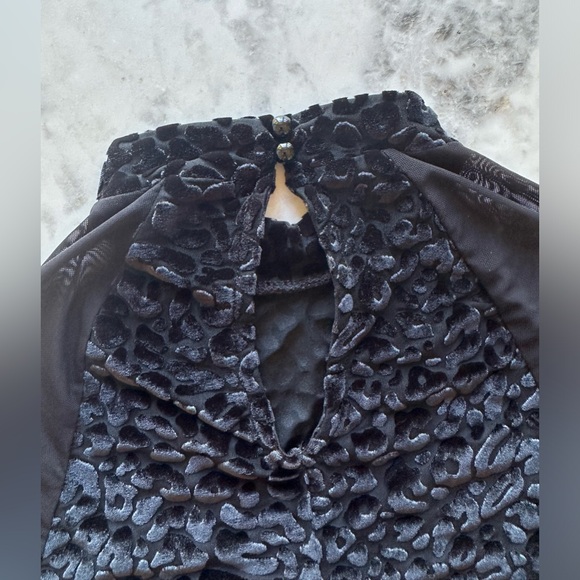 Charlotte Russe Leopard print bodysuit. Size-small - Picture 2 of 4